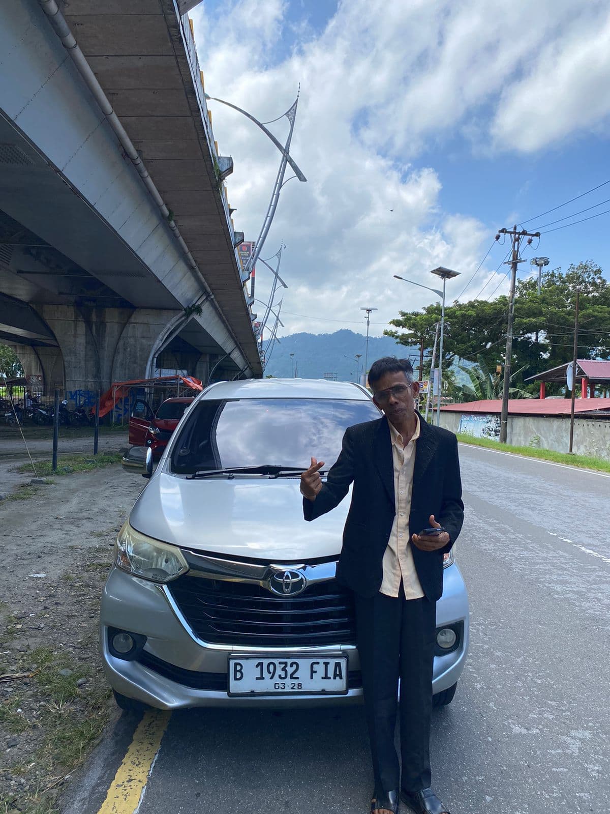 Toyota Innova Zenix — Armada Unggulan DW Trans